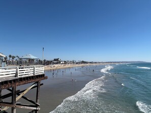 Beach nearby, sun-loungers, beach towels
