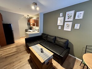 Smart TV, fireplace, Netflix, streaming services