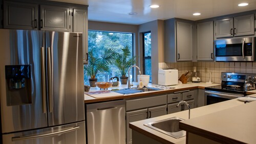 Yksityinen poreallas sisällä Condo, uusi Samsung Gourmet Keittiö, uudet liinavaatteet ja sisustus