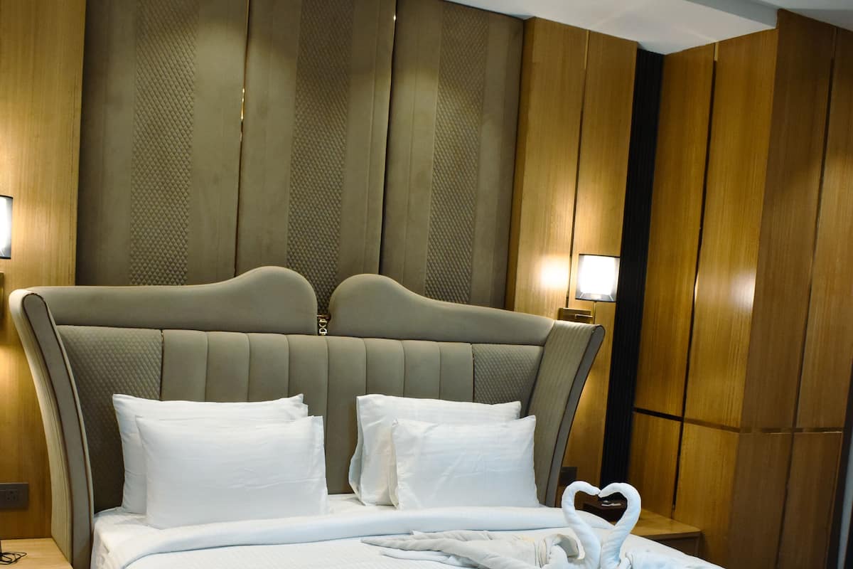 1 habitación, minibar, escritorio y tabla de planchar con plancha
