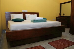 Caja de seguridad en la habitación y escritorio 