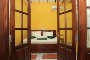 In-room safe, individually decorated, individually furnished, desk - Sanemro Villa (Dambulla)