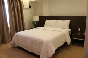 Meja kerja, kedap suara, dan setrika/meja setrika