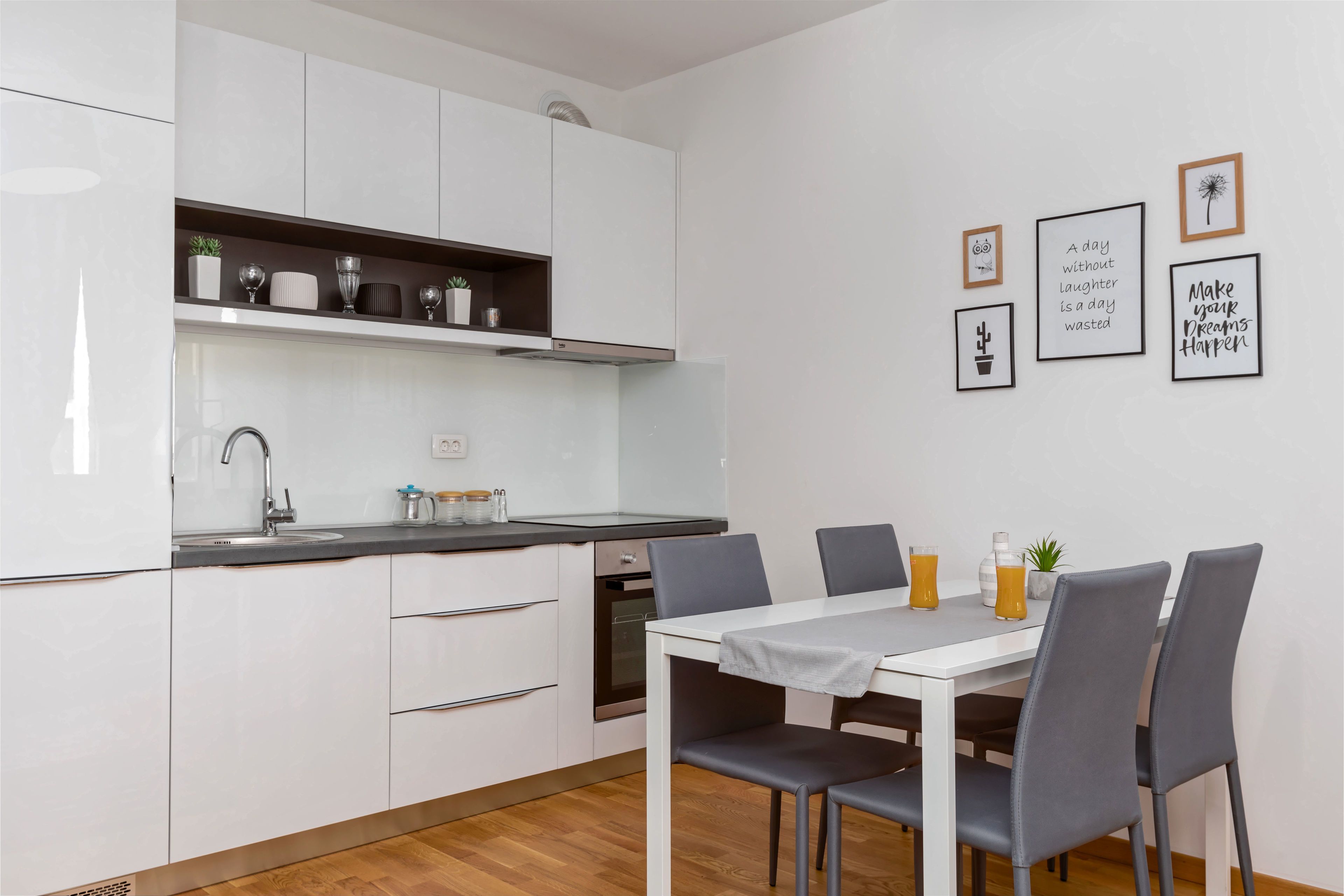 Apartamento, 1 quarto, vista para o mar, de frente para o mar | Cozinha privada | Geladeira, cooktop, produtos de limpeza, freezer