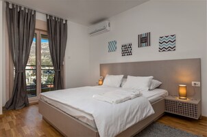 1 habitación, ropa de cama de alta calidad y escritorio 