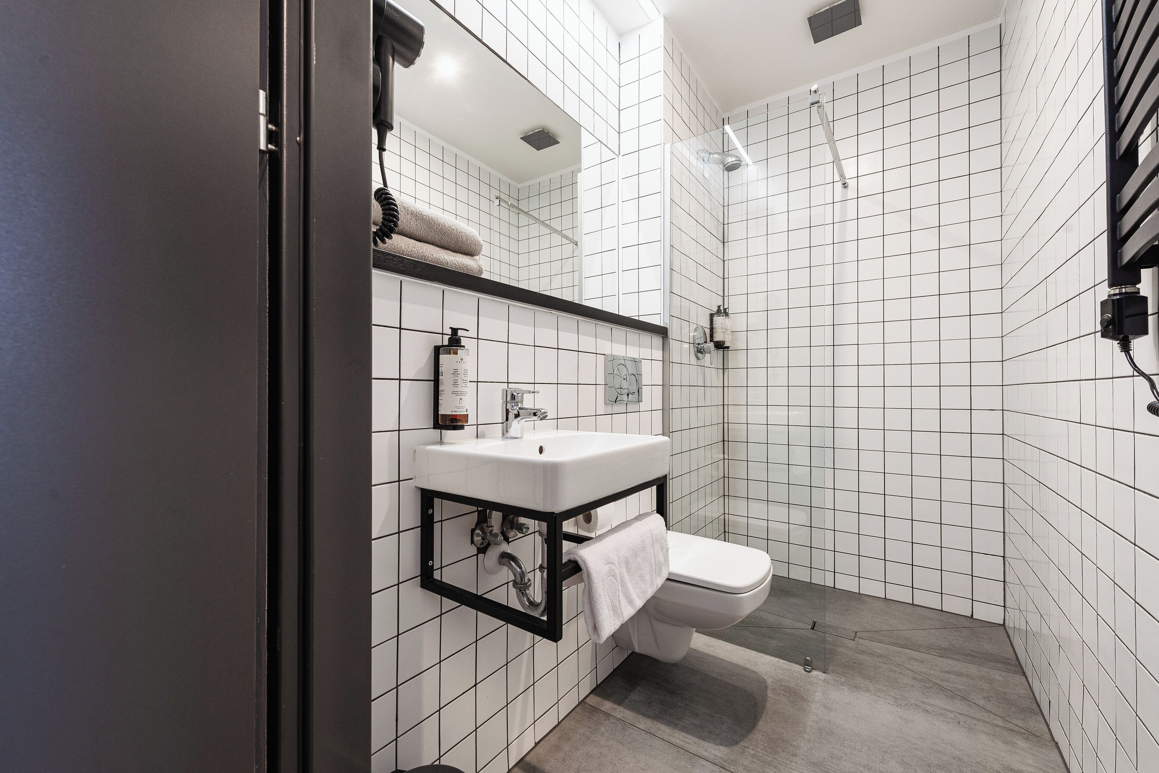 shower, rainfall showerhead, eco-friendly toiletries, hair dryer