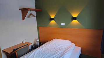 Single Room | Desk, free WiFi