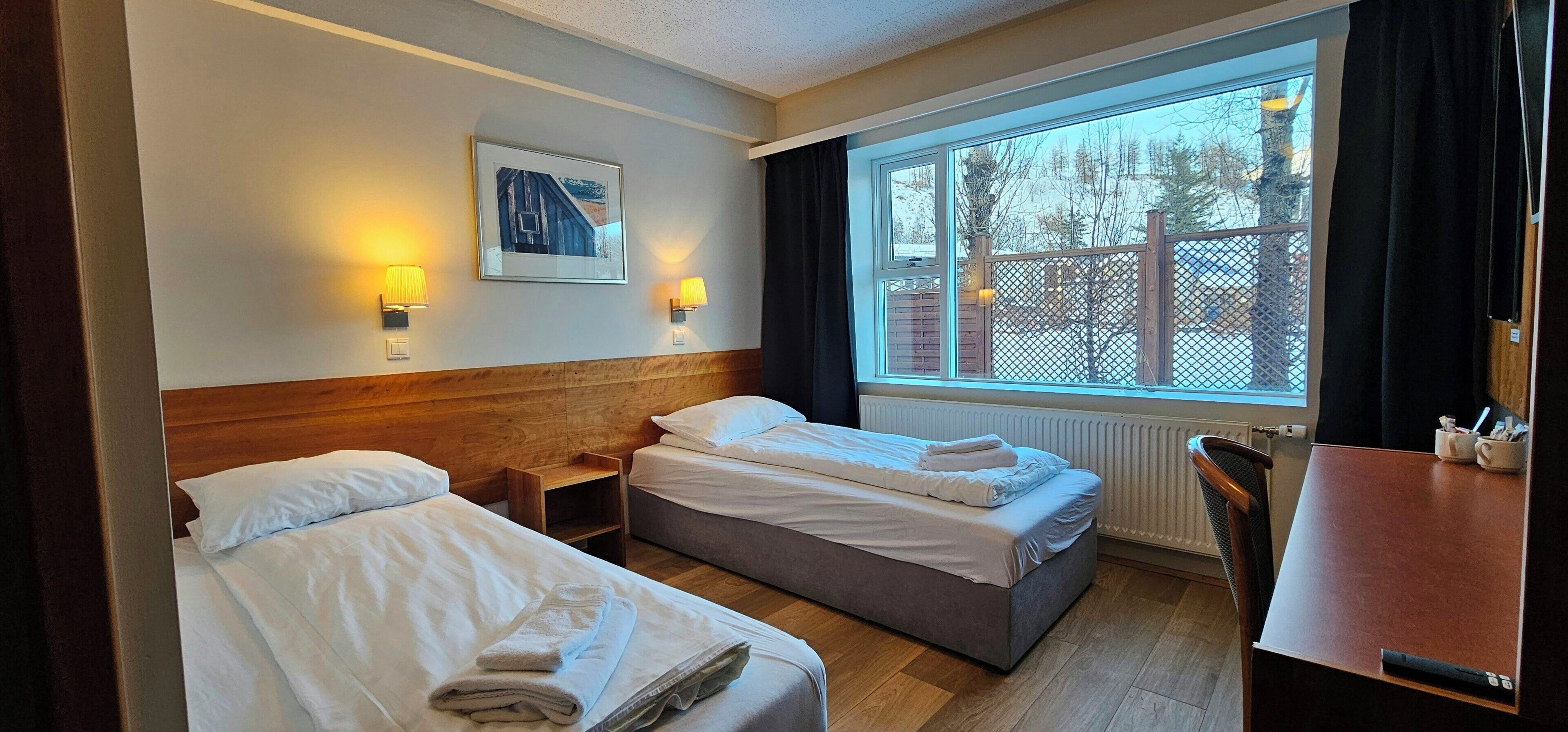 Kamer, 1 twee- of 2 eenpersoonsbedden | Een bureau, gratis wifi