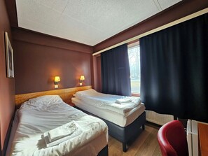 Economy Twin Room | Desk, free WiFi