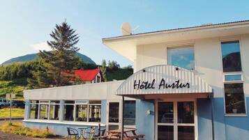 Vista frontal de la propiedad