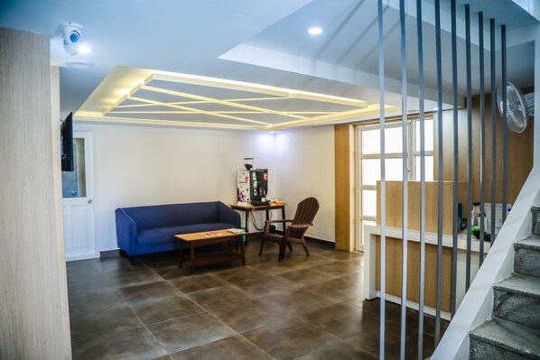 Coin salon dans le hall