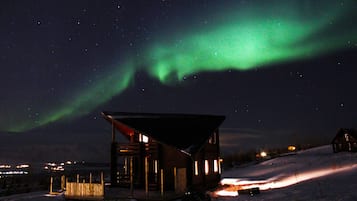 Boendets fasad - kväll/natt