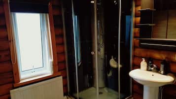 Cabana | Banheiro | Chuveiro, secador de cabelo, toalhas de banho