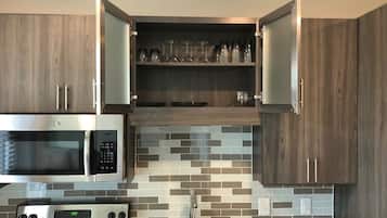 Kamar | Dapur pribadi | Lemari es besar, microwave, oven, dan kompor