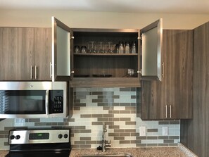 Chambre | Cuisine privée | Réfrigérateur grande capacité avec congélateur, four à micro-ondes