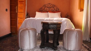 Desk, soundproofing, WiFi (free), bed sheets - Riad Porte Des 5 Jardins (Marrakech)