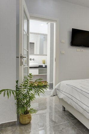 Apartment, 3 Bedrooms | Living area | LCD TV - 3 Bedrooms - Ben Yehuda (Tel Aviv)