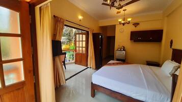 In-room safe, desk, soundproofing, rollaway beds