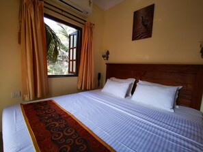 In-room safe, desk, soundproofing, rollaway beds - Resort Palmeiras Dourado (Cansaulim)