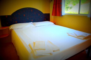 1 bedroom, desk, soundproofing, bed sheets - Villaggio Marinella (Isola di Capo Rizzuto)