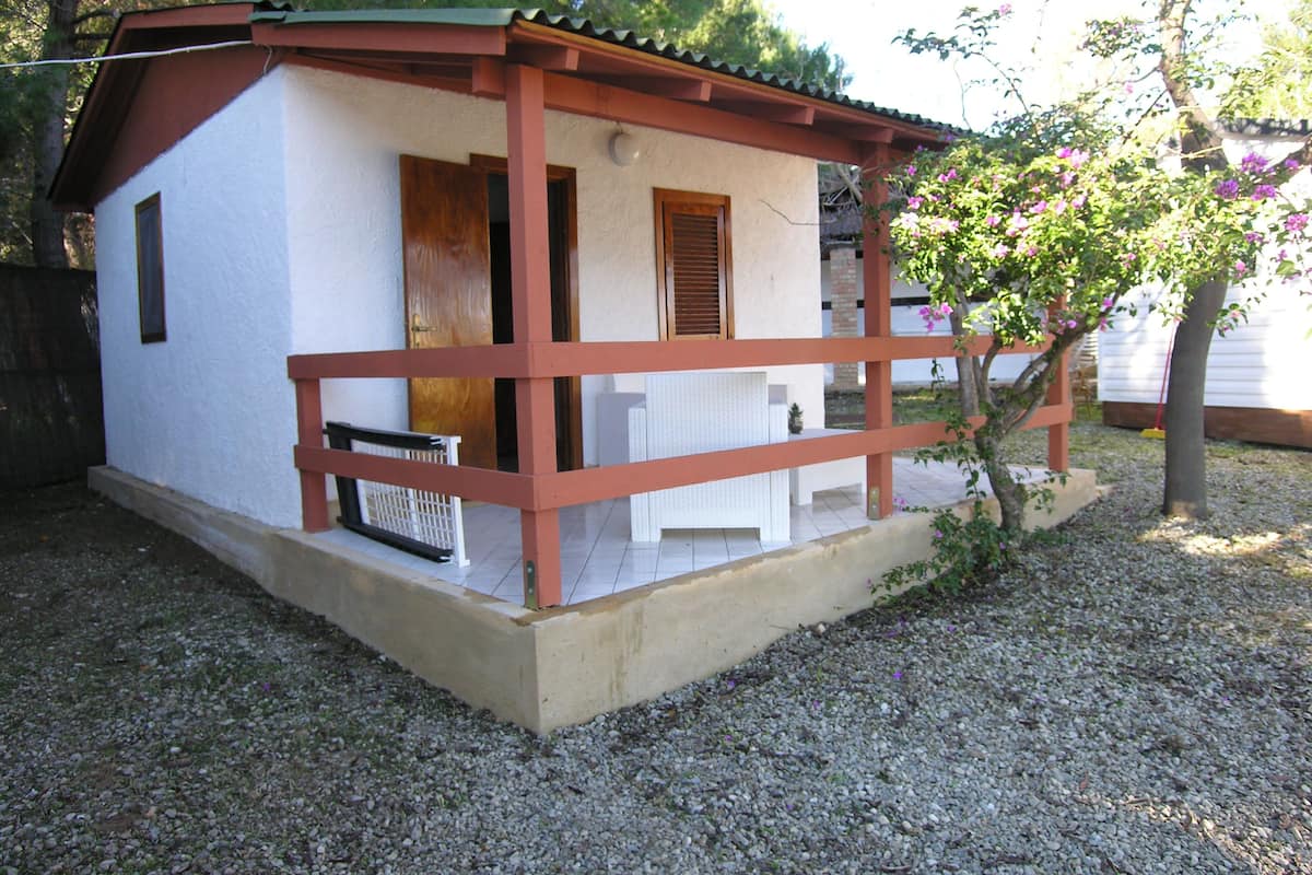 1 bedroom, desk, soundproofing, wheelchair access