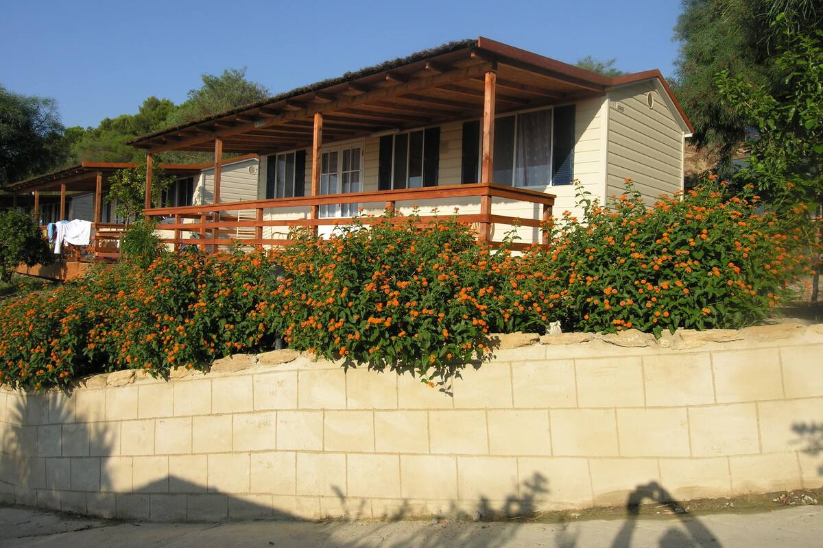 Classic Mobile Home, 2 Bedrooms, Sea Facing | Living area