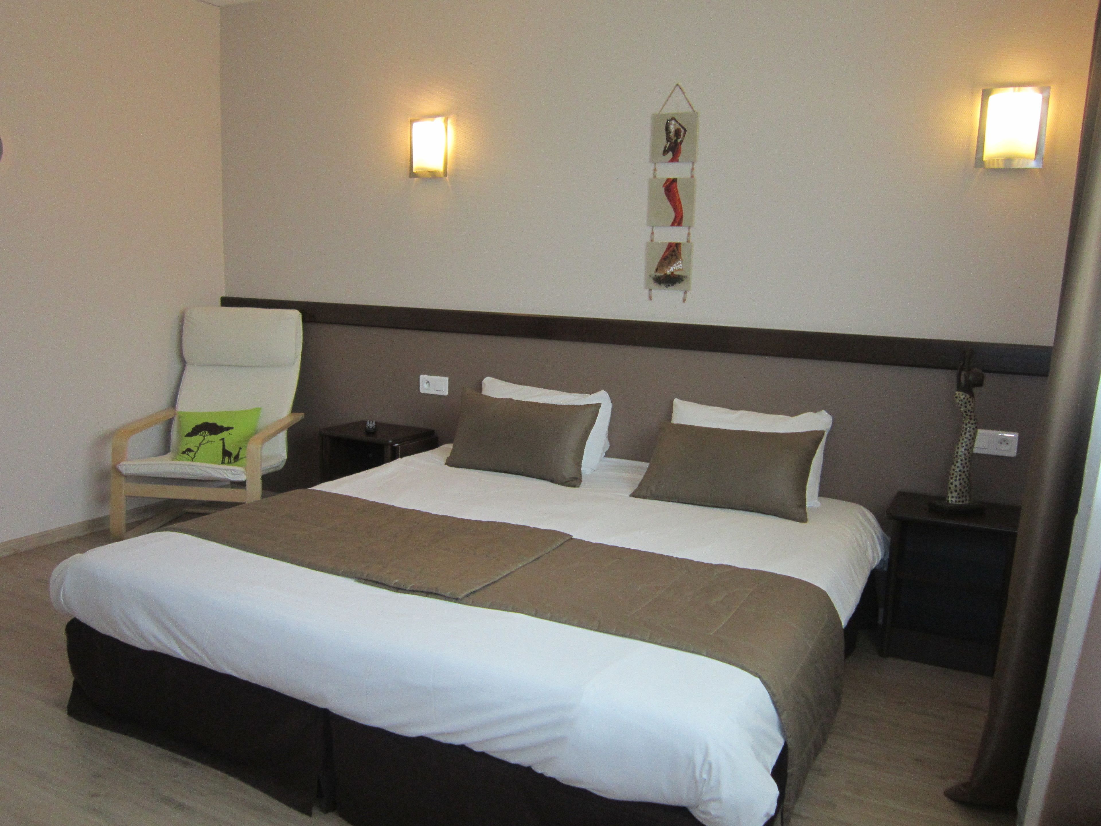 Premium bedding, desk, soundproofing, iron/ironing board