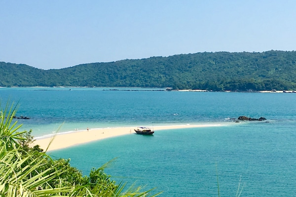 Beach nearby, white sand, beach cabanas, beach towels