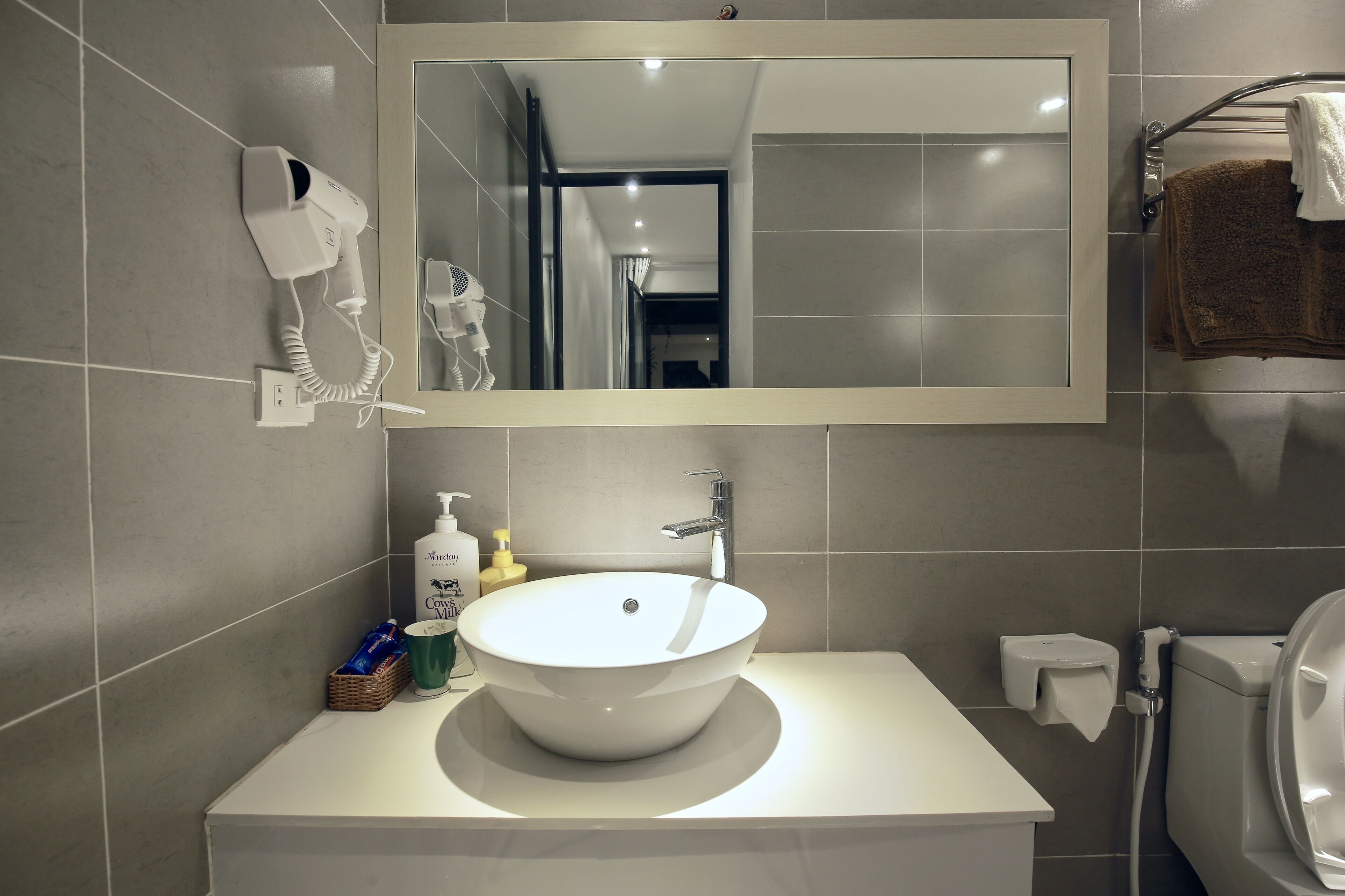 premium bedding, down duvets, pillow-top beds, minibar