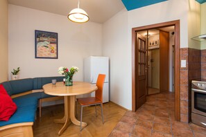Economy Loft, 1 Bedroom, Kitchen, City View | Living area