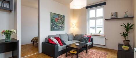 Economy Loft, 1 Bedroom, Kitchen, City View | Living room