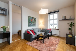Economy Loft, 1 Bedroom, Kitchen, City View | Living room