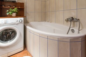 Economy Loft, 1 Bedroom, Kitchen, City View | Bathroom