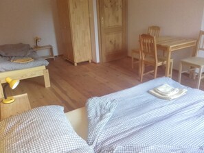 Family Suite, 1 Bedroom, Kitchen | Desk, blackout curtains, free cots/infant beds, free WiFi - Kyprův mlýn (Knínice)