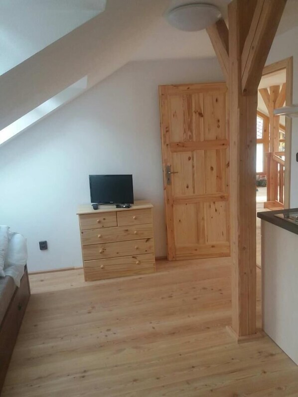 Standard Studio | Desk, blackout curtains, free cots/infant beds, free WiFi - Kyprův mlýn (Knínice)