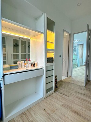 Pengeskab på værelset, individuelt design, individuel indretning