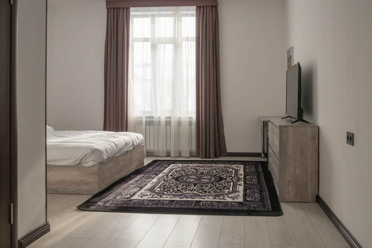 Business Double Room | Premium bedding, minibar, soundproofing, iron/ironing board