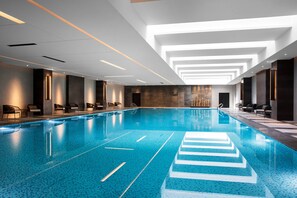 Indoor pool - Shanghai Marriott Hotel Kangqiao (Shanghai)