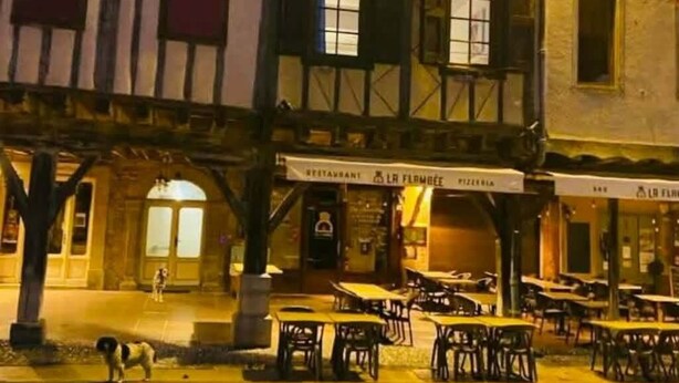A traditional European-style building with a restaurant named "LA FLAMBEE" at the ground level. - Labyrinthe (Mirepoix)