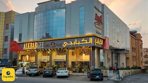 Front of property - evening/night - Qasr Lazurd For Serviced Apartments (Taif)