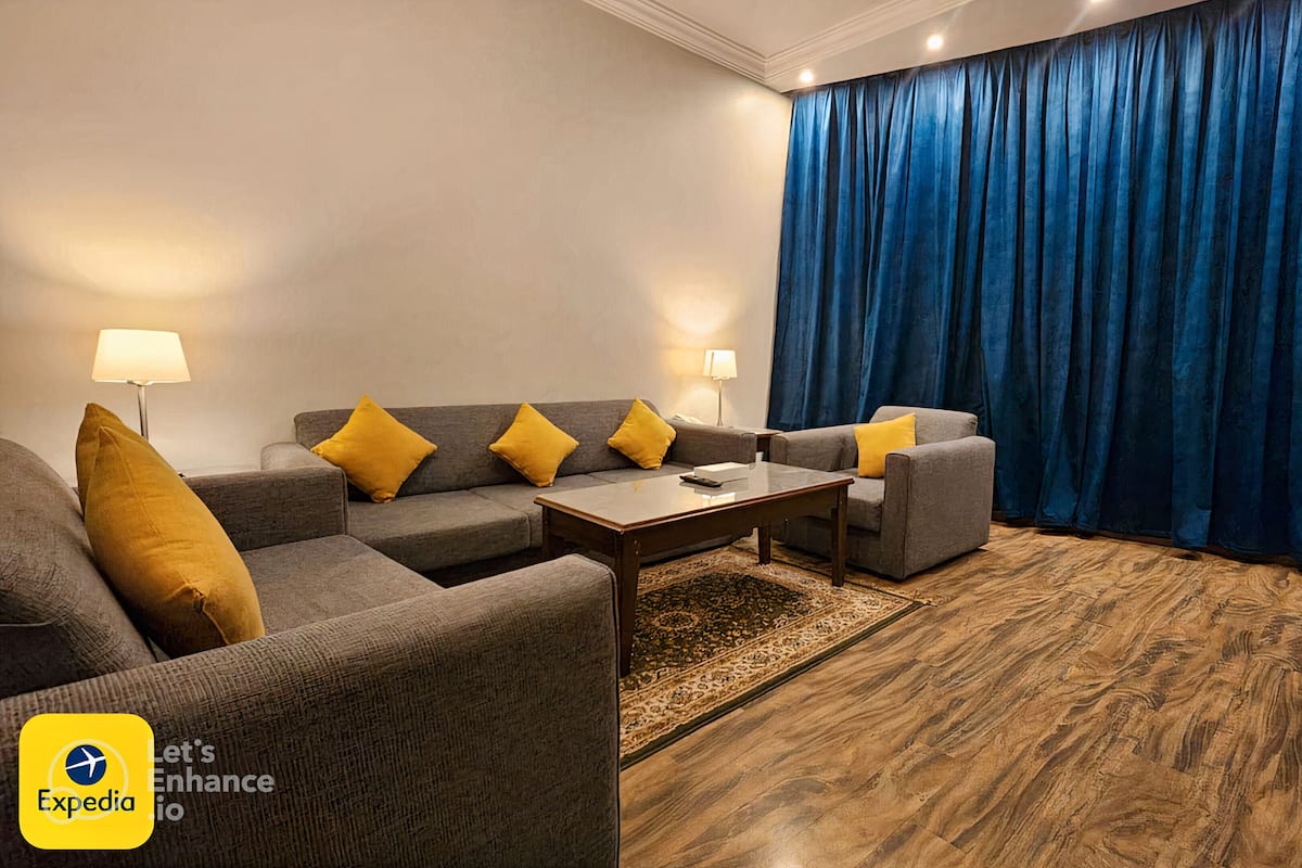 Departamento Deluxe, 2 habitaciones | Área de sala de estar | Televisión de pantalla plana