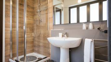 Deluxe Double Room, City View | Bathroom | Shower, free toiletries, hair dryer, bidet