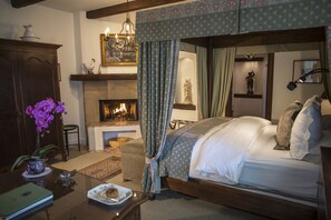 Room, 1 King Bed (The Thyme Room) | Premium bedding, down comforters, pillowtop beds, in-room safe - Château du Sureau (Oakhurst)