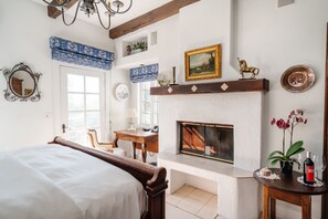 Room, 1 King Bed, Mountain View (The Lavender Room)