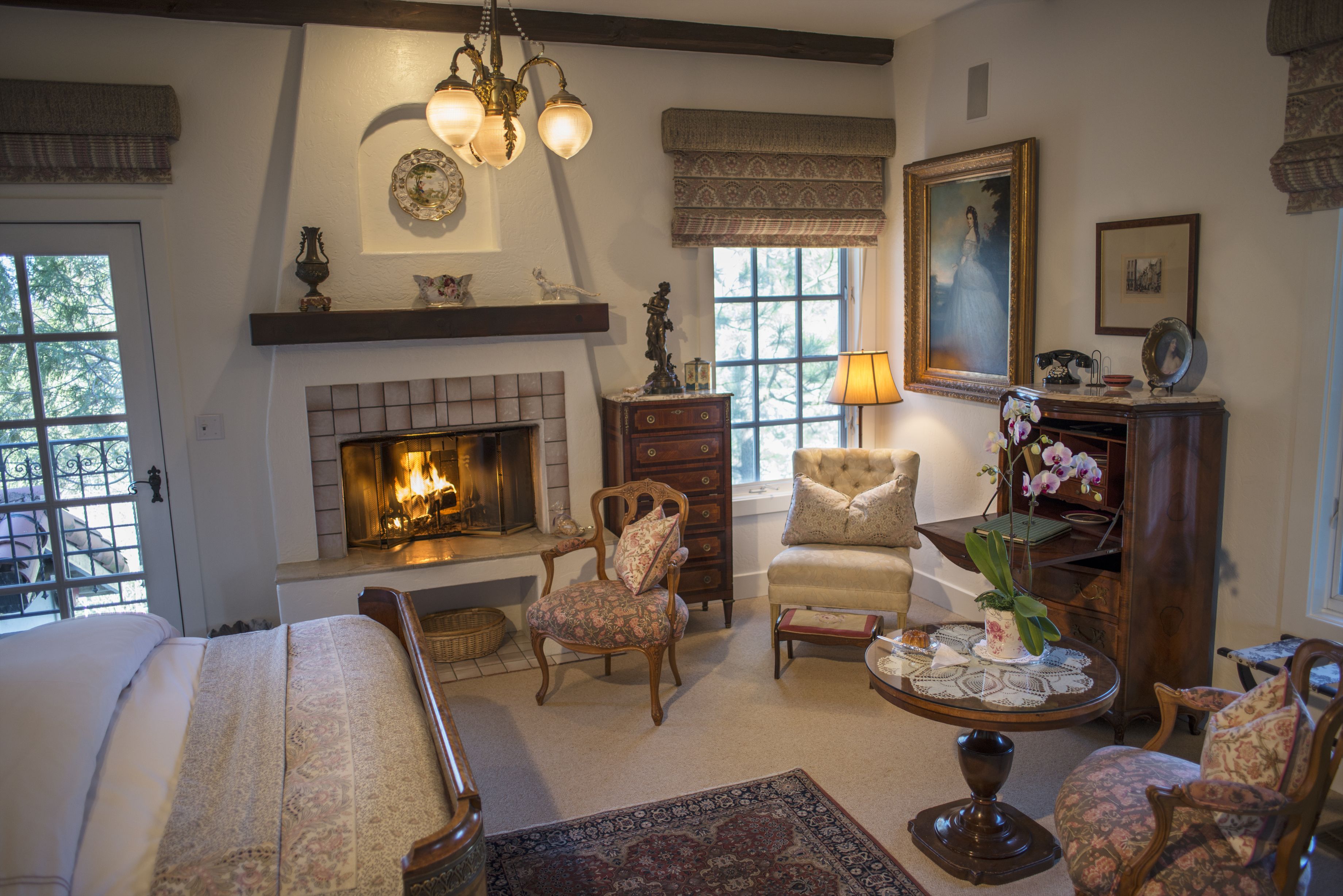 design room, 1 queen bed (the rosehip room) | premium bedding, down duvets, pillow-top beds, in-room safe