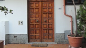 Pintu masuk properti