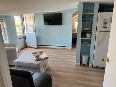 Quaint Little 2nd Floor Cottage with Deck