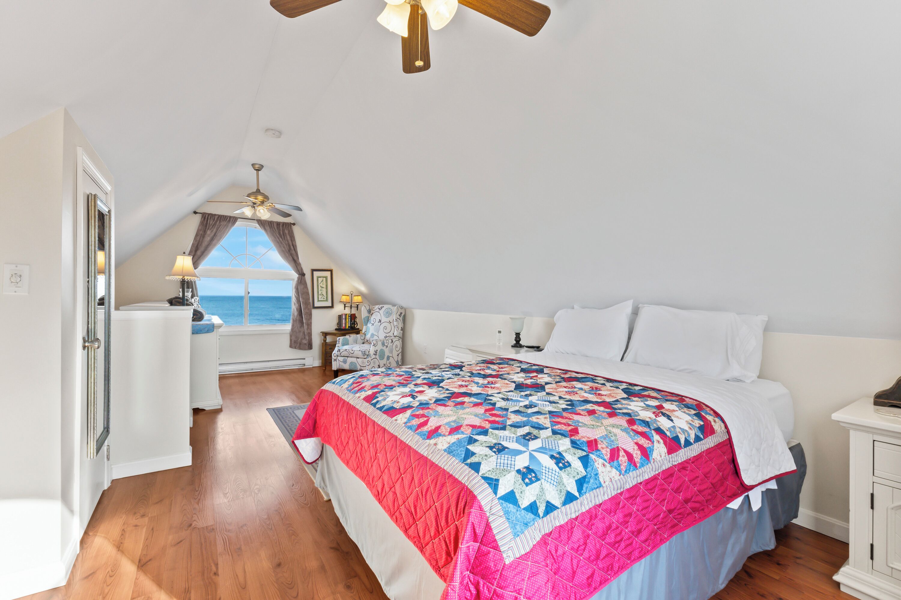 2 Schlafzimmer, Schreibtisch, Bügeleisen/Bügelbrett, kostenloses WLAN