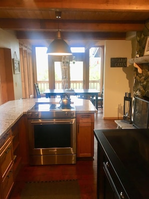Coffee/tea maker, fridge, microwave, oven - Cozy Mountain Log Cabin With Amazing Views!  (Pine)