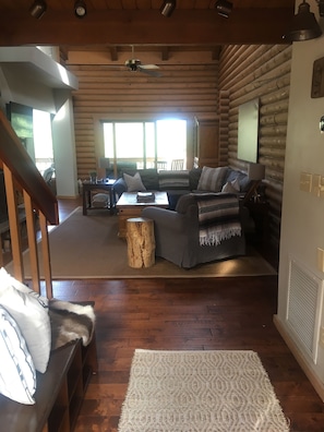 TV, fireplace, DVD player, books - Cozy Mountain Log Cabin With Amazing Views!  (Pine)